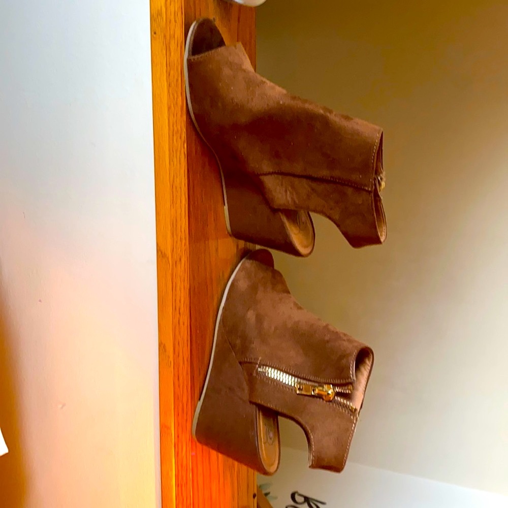 Heart in D suede peek a boo booties.